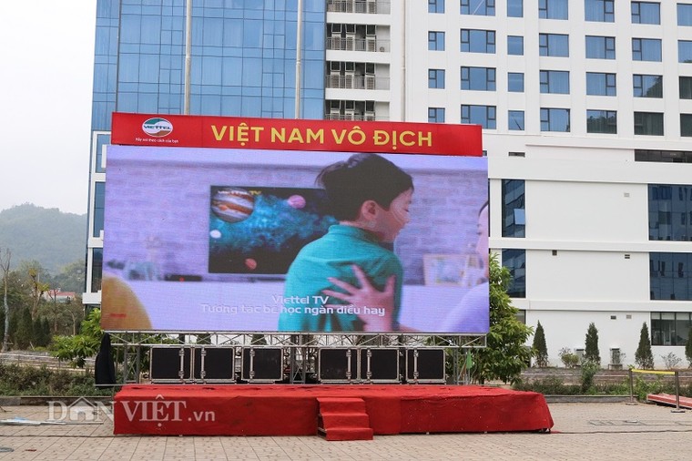 AFF Cup: Dân phố núi Sơn La mổ lợn, sắm 'chảo' tiếp lửa ĐT Việt Nam ảnh 4