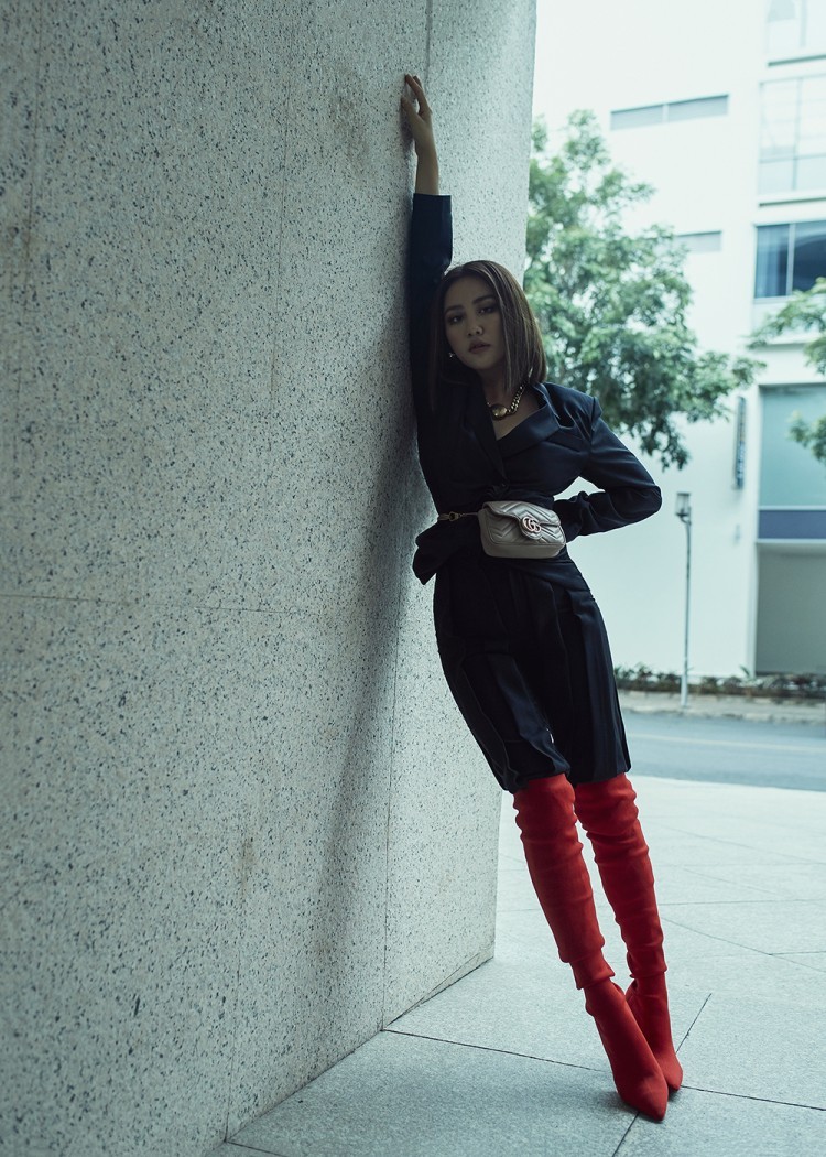 Không thể nhận ra Văn Mai Hương ngày nào với phong cách 'lột xác' như thế này ảnh 1