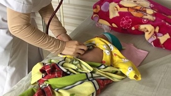 Bị nhầm ho gà với viêm phổi, bé 2 tháng tuổi nguy kịch ảnh 1