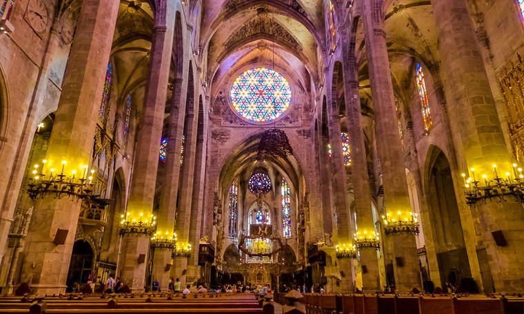 10 truyền thống Giáng sinh kỳ quặc trên thế giới ảnh 4