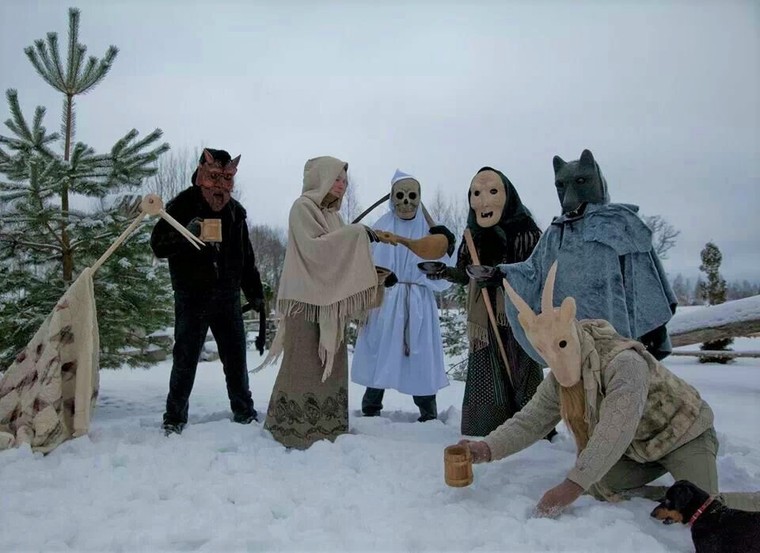 10 truyền thống Giáng sinh kỳ quặc trên thế giới ảnh 9