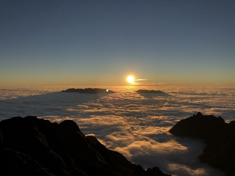 Sông mây cuồn cuộn chảy, Fansipan đẹp mê hồn những ngày cuối năm ảnh 10