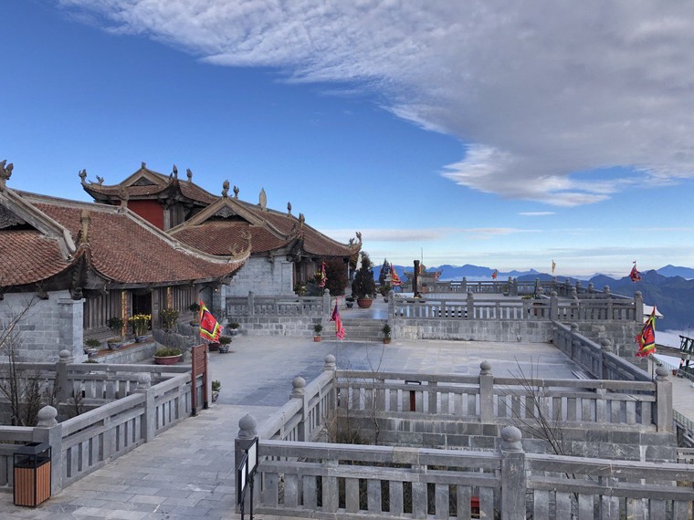 Sông mây cuồn cuộn chảy, Fansipan đẹp mê hồn những ngày cuối năm ảnh 4