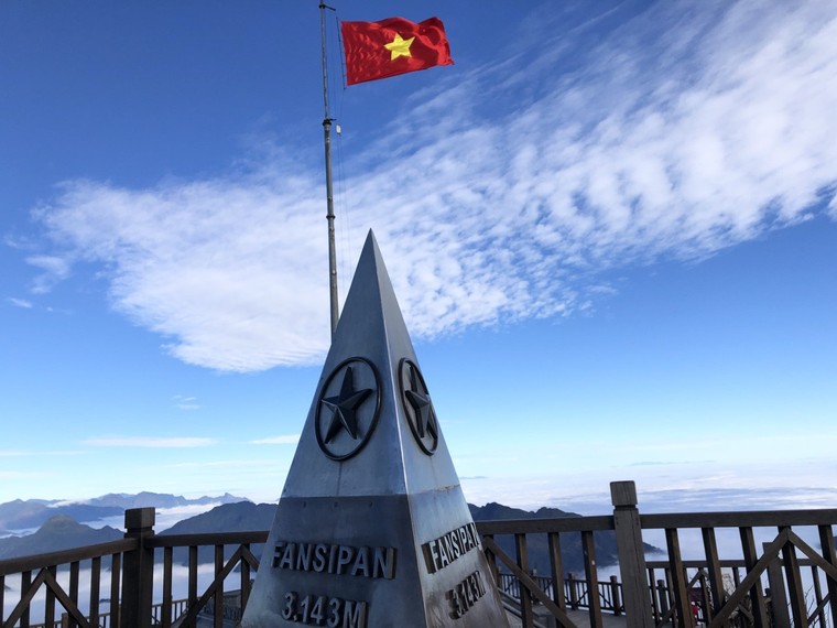 Sông mây cuồn cuộn chảy, Fansipan đẹp mê hồn những ngày cuối năm ảnh 9