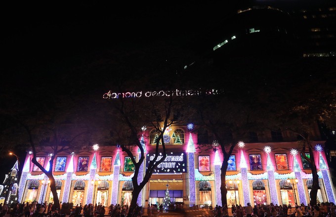 Không khí Giáng sinh tràn ngập đường phố Sài Gòn ảnh 1