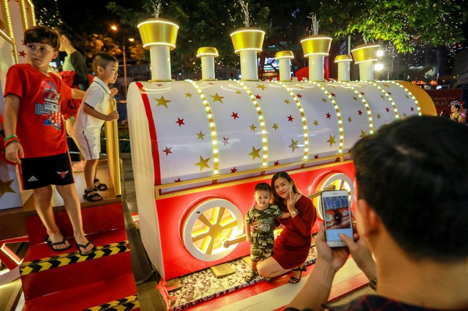 Không khí Giáng sinh tràn ngập đường phố Sài Gòn ảnh 8