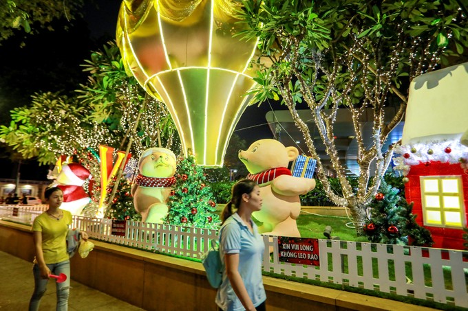 Không khí Giáng sinh tràn ngập đường phố Sài Gòn ảnh 9