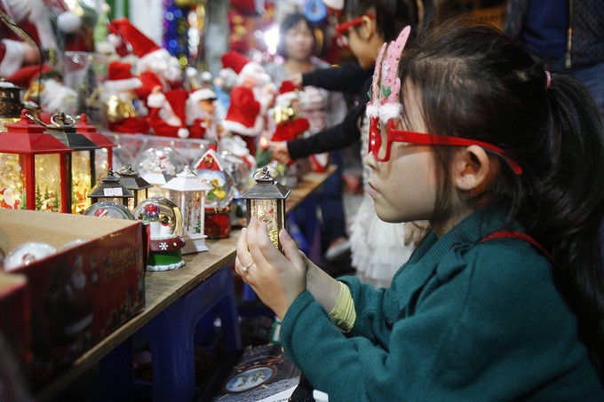 Phố Hà Nội lung linh đèn màu dịp Giáng sinh ảnh 11