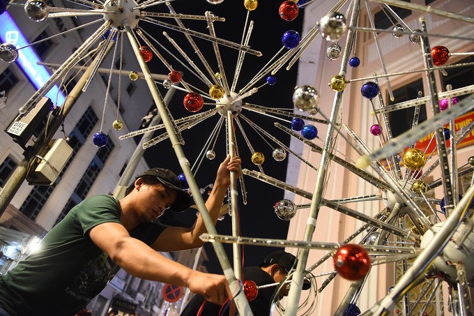 Phố Hà Nội lung linh đèn màu dịp Giáng sinh ảnh 3