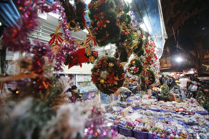 Phố Hà Nội lung linh đèn màu dịp Giáng sinh ảnh 9