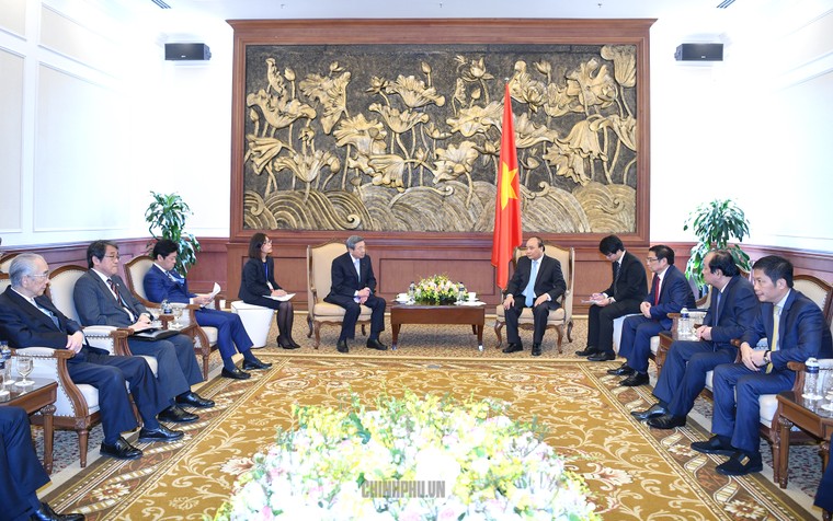 Thủ tướng tiếp Quyền Tổng Thư ký Đảng Dân chủ tự do Nhật Bản ảnh 1