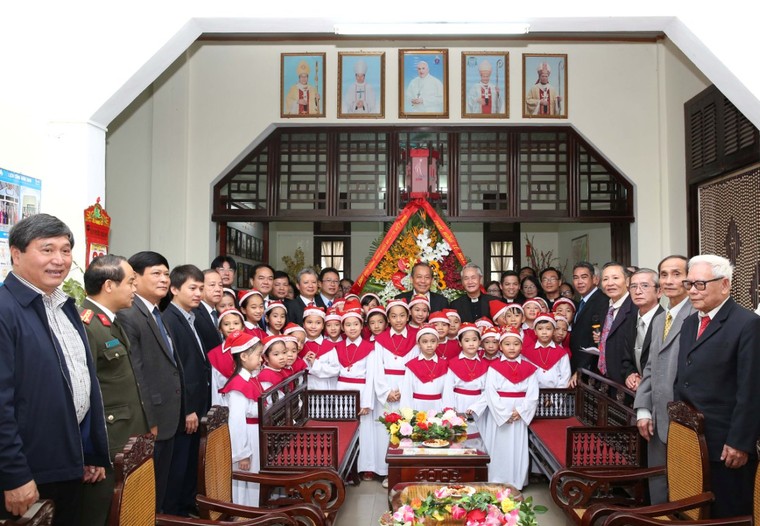 Phó Thủ tướng Trương Hòa Bình chúc mừng Giáng sinh tại Thừa Thiên Huế ảnh 3