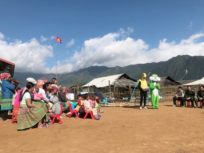 'Bà già Noel' Mỹ Linh đem Giáng sinh đặc biệt đến với người dân Cu Vai ảnh 3