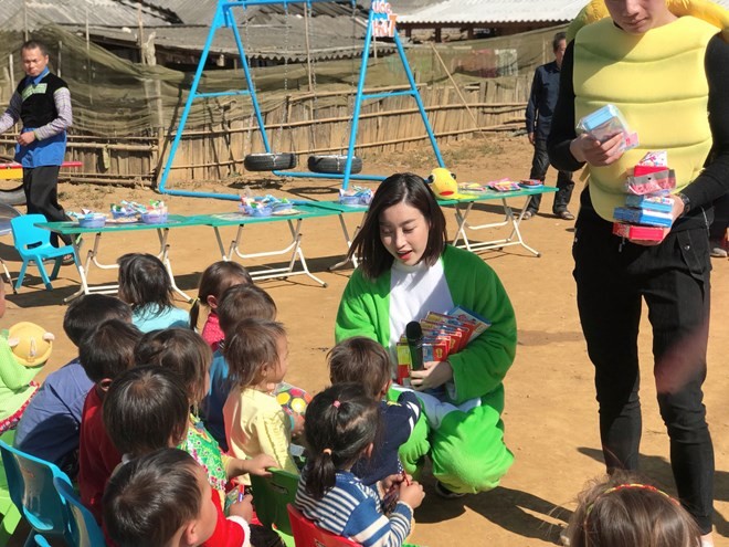 'Bà già Noel' Mỹ Linh đem Giáng sinh đặc biệt đến với người dân Cu Vai ảnh 6