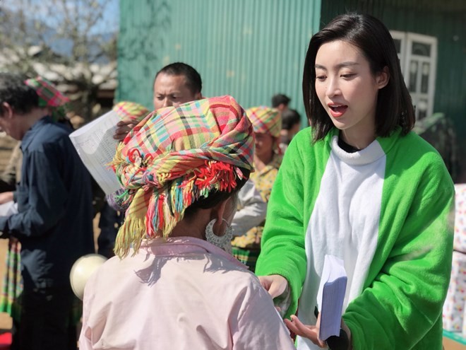 'Bà già Noel' Mỹ Linh đem Giáng sinh đặc biệt đến với người dân Cu Vai ảnh 7