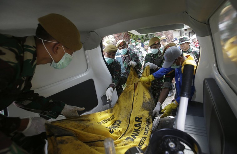Indonesia sợ núi lửa Anak Krakatoa đổ sụp, gây thêm sóng thần ảnh 2