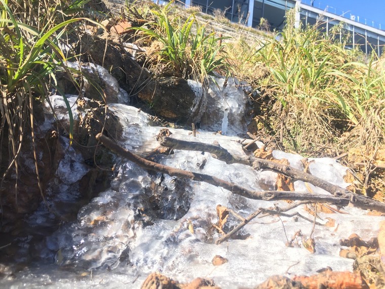 Suối băng xuất hiện tại đỉnh Fansipan ảnh 1