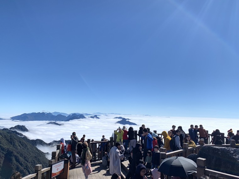 Suối băng xuất hiện tại đỉnh Fansipan ảnh 5