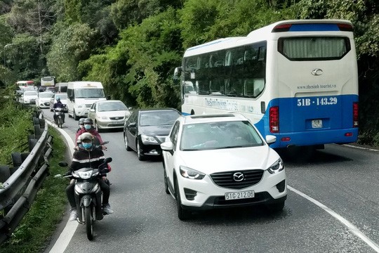'Xế hộp' lao vào nhà dân, một phụ nữ ngồi trước nhà tử vong ảnh 2