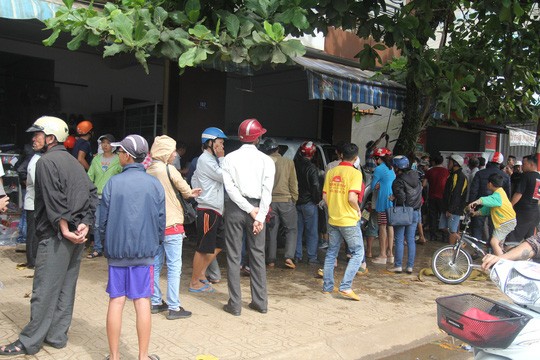 'Xế hộp' lao vào nhà dân, một phụ nữ ngồi trước nhà tử vong ảnh 3