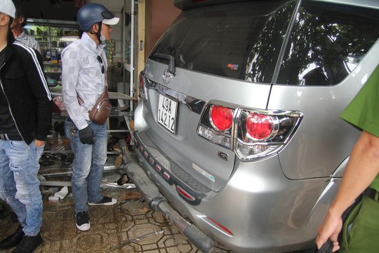 'Xế hộp' lao vào nhà dân, một phụ nữ ngồi trước nhà tử vong ảnh 5