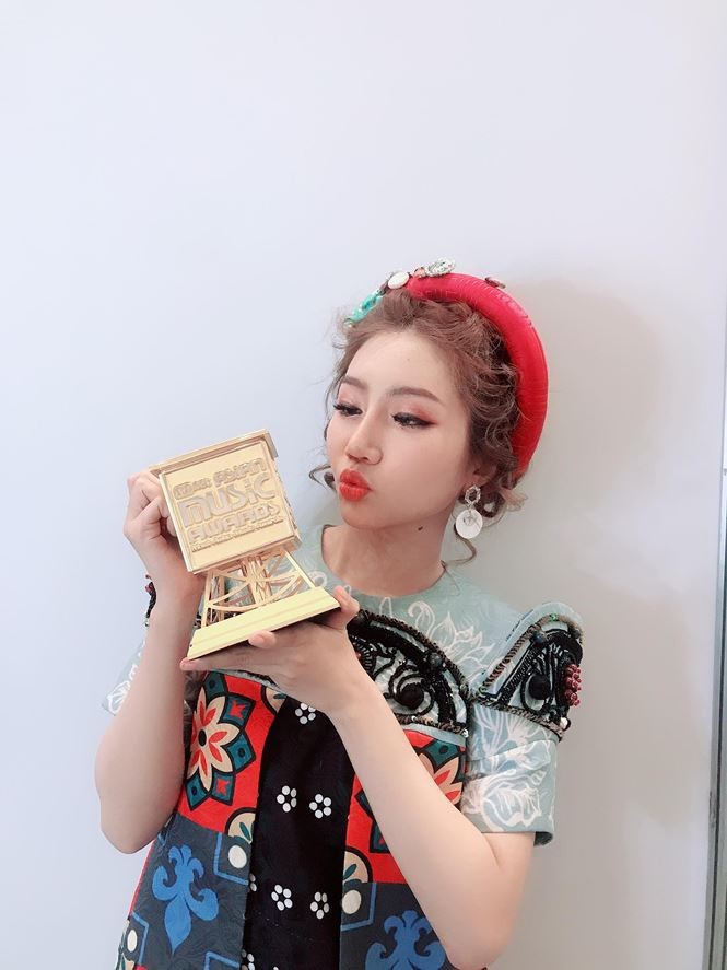 Hoa hậu Tiểu Vy, tuyển Việt Nam và các tên tuổi Việt lên báo quốc tế ảnh 8