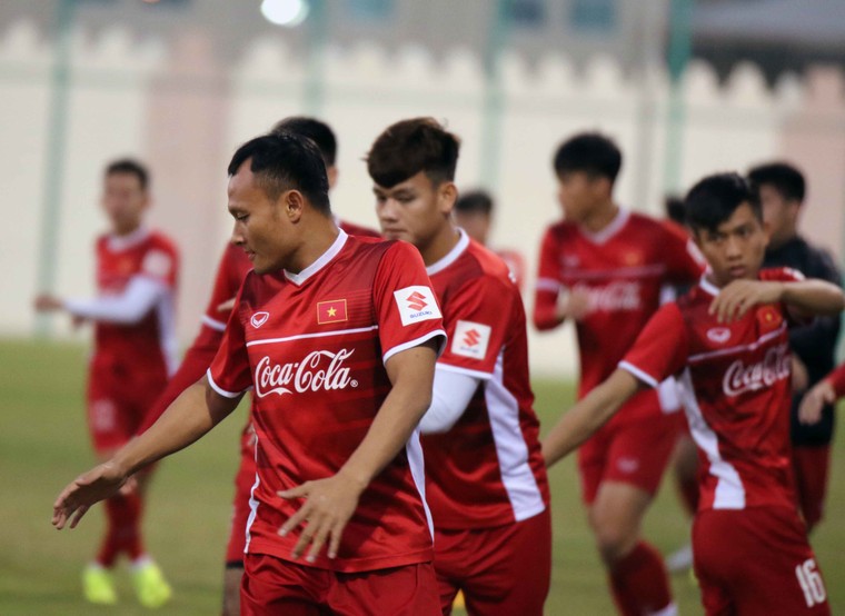 Tiền vệ Đức Huy tiết lộ về sự cạnh tranh suất đá chính ở Asian Cup 2019 ảnh 5