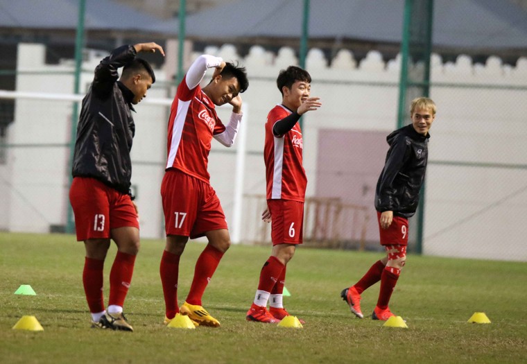 Tiền vệ Đức Huy tiết lộ về sự cạnh tranh suất đá chính ở Asian Cup 2019 ảnh 6
