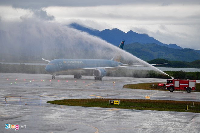 Máy bay chở Thủ tướng đáp sân bay quốc tế Vân Đồn ảnh 2