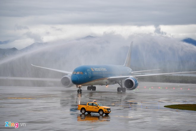 Máy bay chở Thủ tướng đáp sân bay quốc tế Vân Đồn ảnh 1