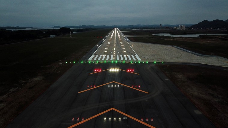 Choáng ngợp với thiết kế hiện đại và thiết bị 'xịn đét' của Cảng hàng không quốc tế Vân Đồn ảnh 9