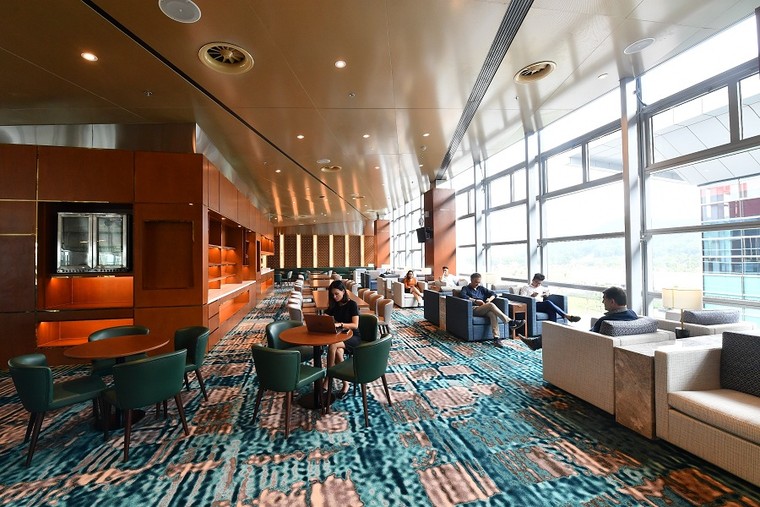 Ngất ngây vẻ đẹp về đêm của sân bay hiện đại nhất Việt Nam ảnh 10