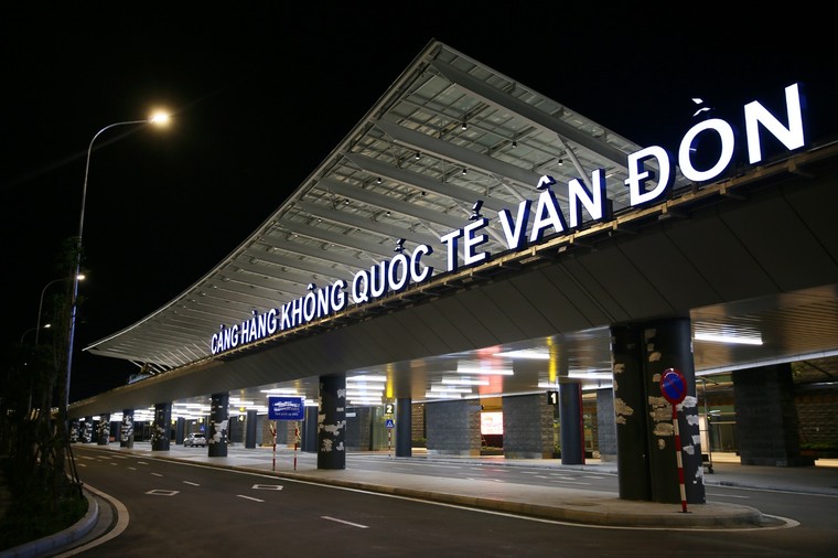 Ngất ngây vẻ đẹp về đêm của sân bay hiện đại nhất Việt Nam ảnh 12