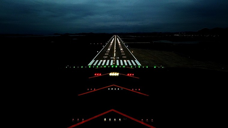 Ngất ngây vẻ đẹp về đêm của sân bay hiện đại nhất Việt Nam ảnh 5