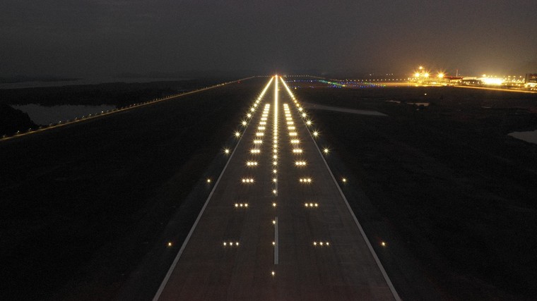 Ngất ngây vẻ đẹp về đêm của sân bay hiện đại nhất Việt Nam ảnh 6