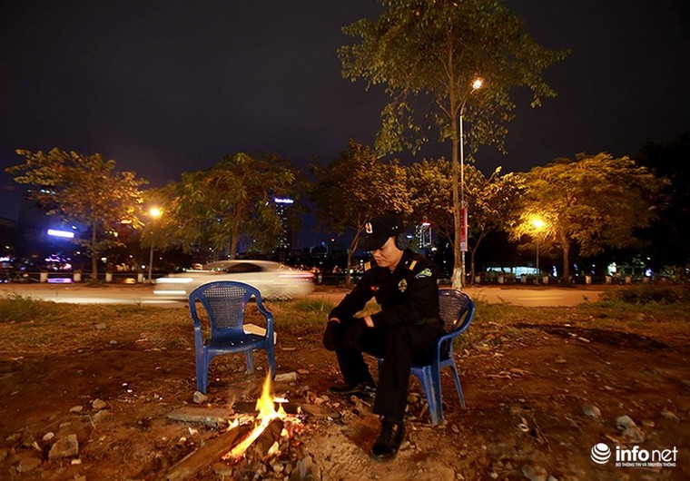 Người Hà Nội đốt lửa sưởi ấm trong những đêm rét kỷ lục ảnh 2