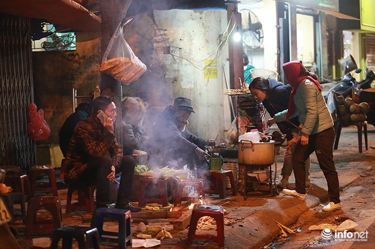Người Hà Nội đốt lửa sưởi ấm trong những đêm rét kỷ lục ảnh 10