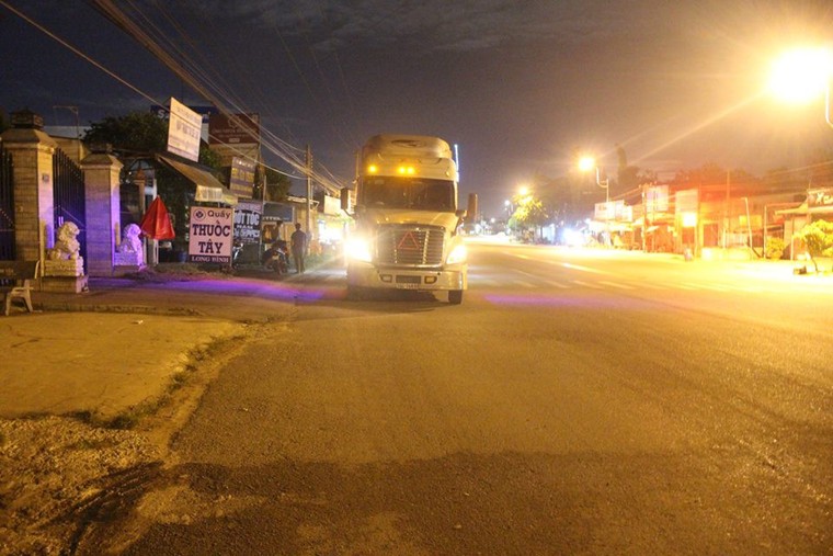 Đuổi theo 3km chặn xe container gây tai nạn chết người ảnh 1