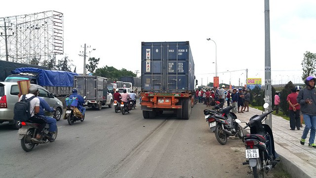 Xe container lao vào dòng xe dừng đèn đỏ, 3 người chết, hơn 10 người bị thương ảnh 2