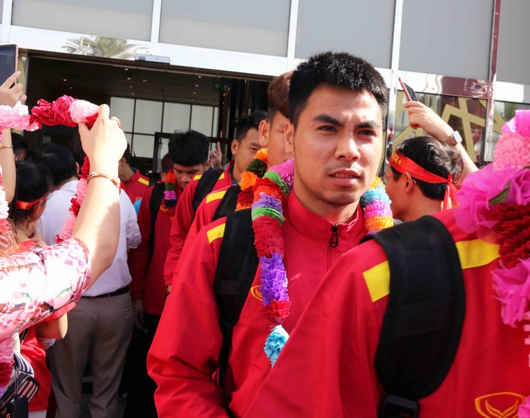 Kết thúc đợt tập huấn tại Qatar, đội tuyển Việt Nam đến UAE ảnh 8