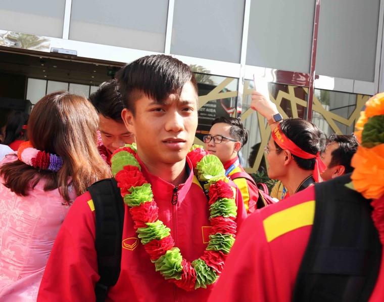 Kết thúc đợt tập huấn tại Qatar, đội tuyển Việt Nam đến UAE ảnh 10