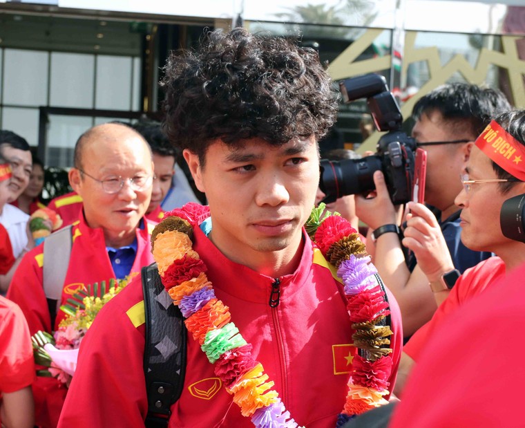 Kết thúc đợt tập huấn tại Qatar, đội tuyển Việt Nam đến UAE ảnh 13