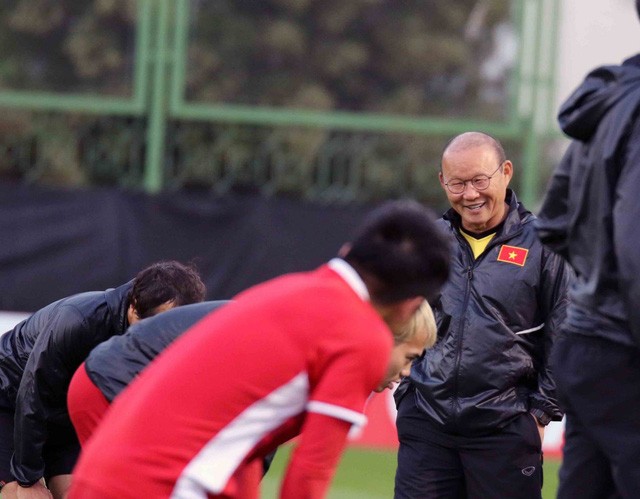 Những hình ảnh tập luyện đầu tiên của của ĐT Việt Nam tại Abu Dhabi ảnh 3