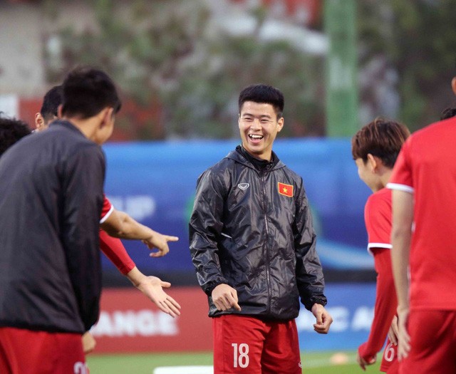 Những hình ảnh tập luyện đầu tiên của của ĐT Việt Nam tại Abu Dhabi ảnh 9