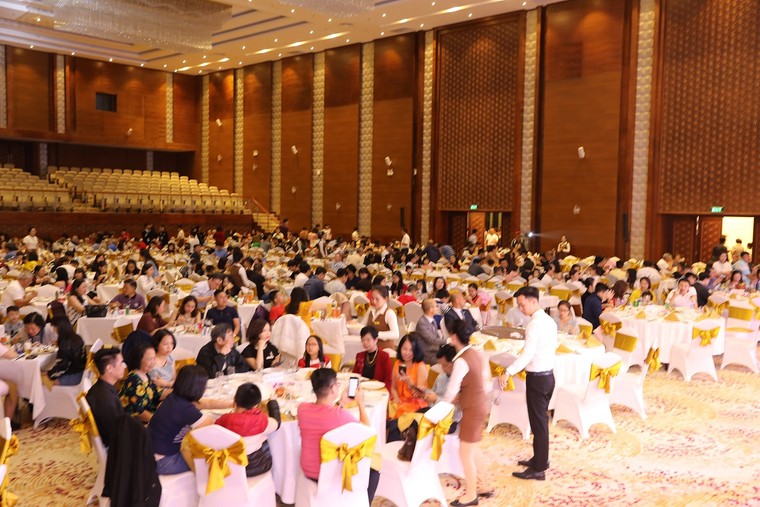 Loạt hình ảnh đón năm mới cực ấn tượng tại FLC Hotels & Resorts ảnh 11