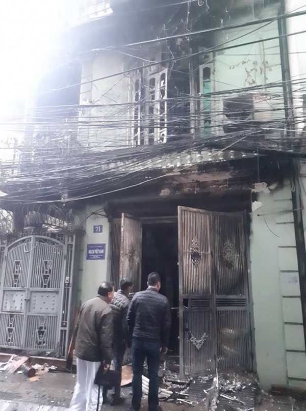 Nhà 4 tầng bốc cháy, một người nhảy từ tầng 2 xuống thoát thân ảnh 2