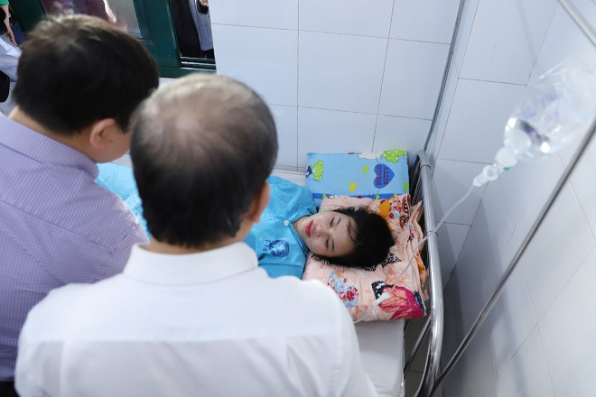 Tìm kiếm cánh tay bị đứt dưới vực đèo Hải Vân để ghép nối cho nữ sinh 20 tuổi ảnh 1