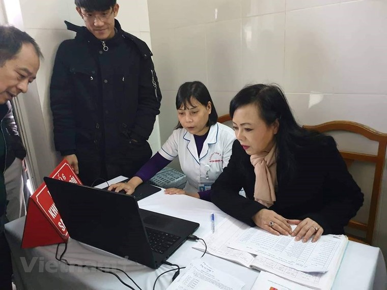 Bộ trưởng Bộ Y tế đi thị sát công tác tiêm chủng ở Hà Nội ảnh 2