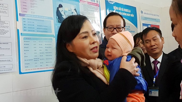 Bộ trưởng Bộ Y tế đi thị sát công tác tiêm chủng ở Hà Nội ảnh 7