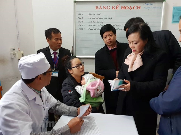 Bộ trưởng Bộ Y tế đi thị sát công tác tiêm chủng ở Hà Nội ảnh 5